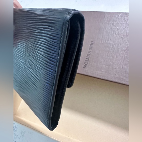 🍁Louis Vuitton vintage wallet epi leather good condition authentic - Picture 10 of 16